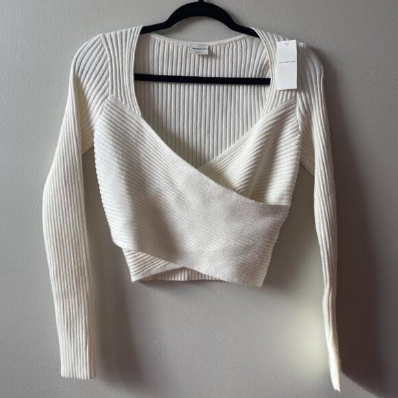 Abercrombie & Fitch Tops - BNWT Abercrombie and fitch cross knit longsleeve top